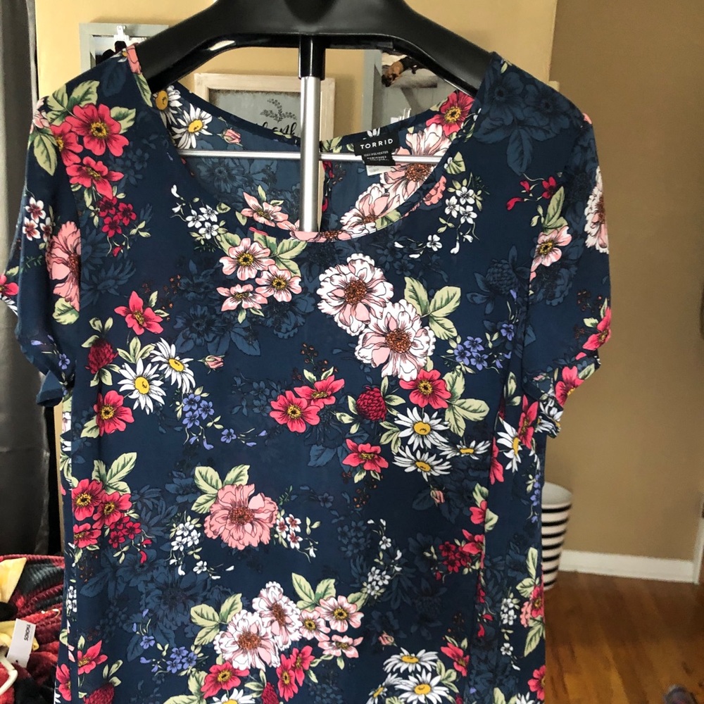 Floral size 1 torrid blouse